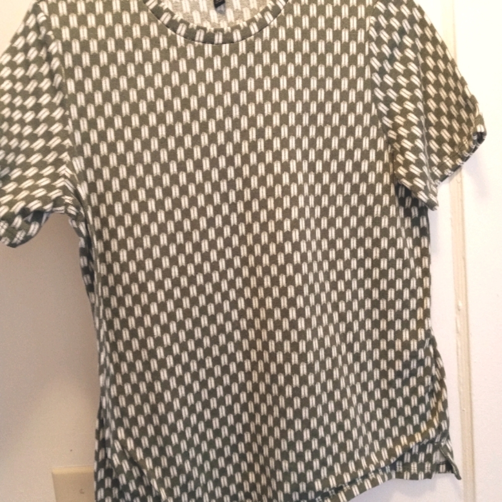 Banana Republic women's shirt sleeve green pattern
